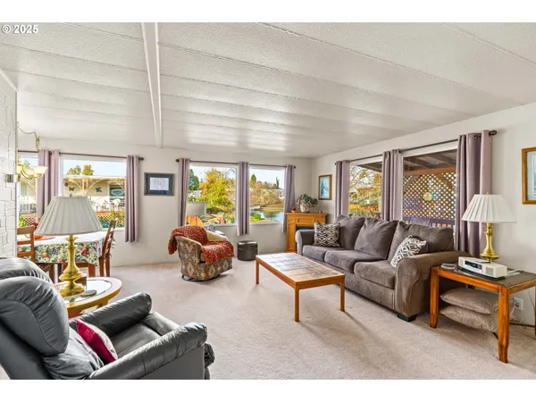 $79,000 | 1800 Lakewood Court, Unit 127, Eugene, OR 97402