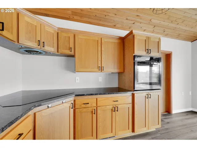 $549,000 | 190 Paradise Point Lane, Roseburg, OR 97471