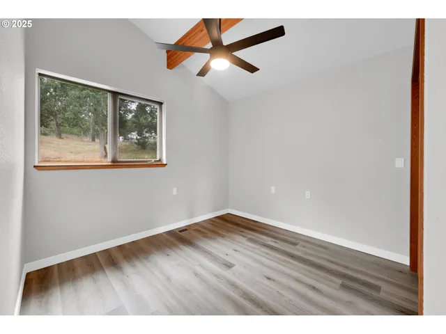 $549,000 | 190 Paradise Point Lane, Roseburg, OR 97471