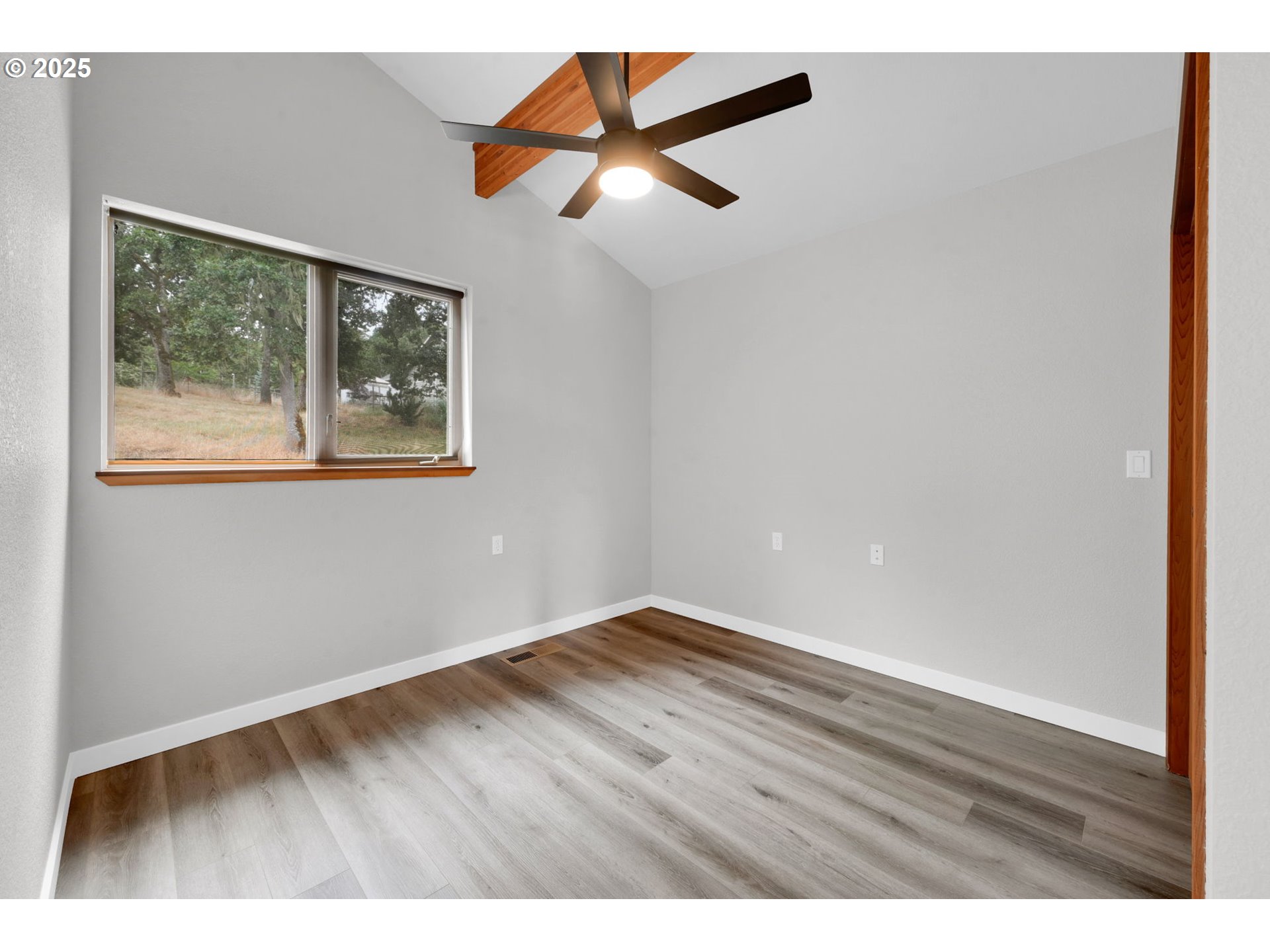 190 Paradise Point Lane Roseburg, OR 97471 - Photo 16 of 40