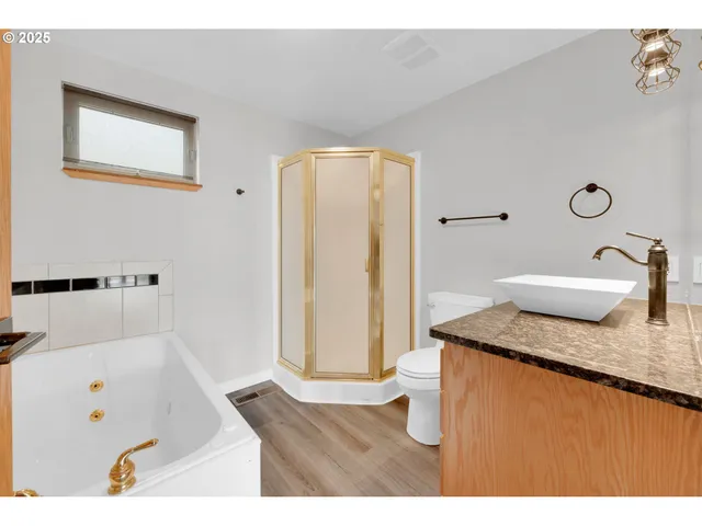 $549,000 | 190 Paradise Point Lane, Roseburg, OR 97471