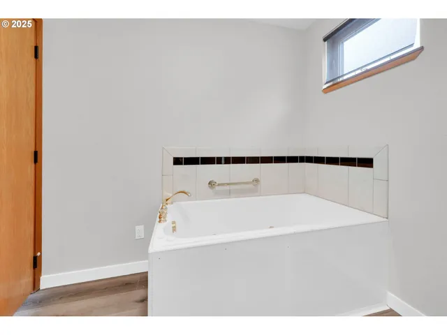 $549,000 | 190 Paradise Point Lane, Roseburg, OR 97471