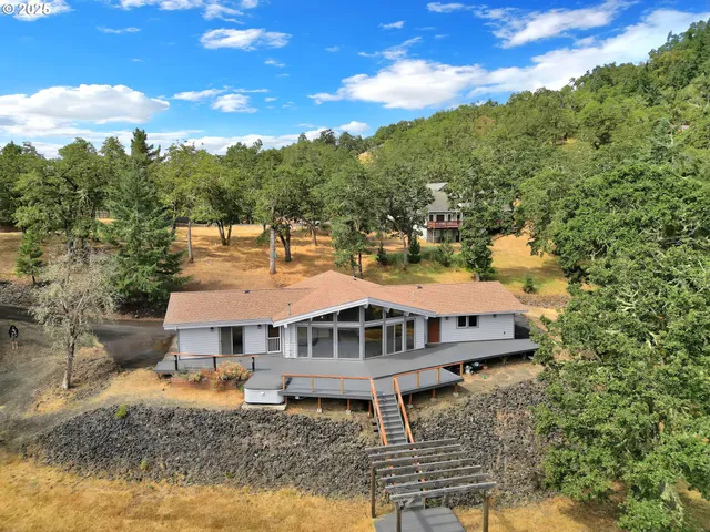$549,000 | 190 Paradise Point Lane, Roseburg, OR 97471