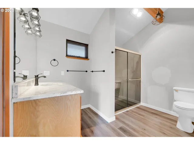 $549,000 | 190 Paradise Point Lane, Roseburg, OR 97471