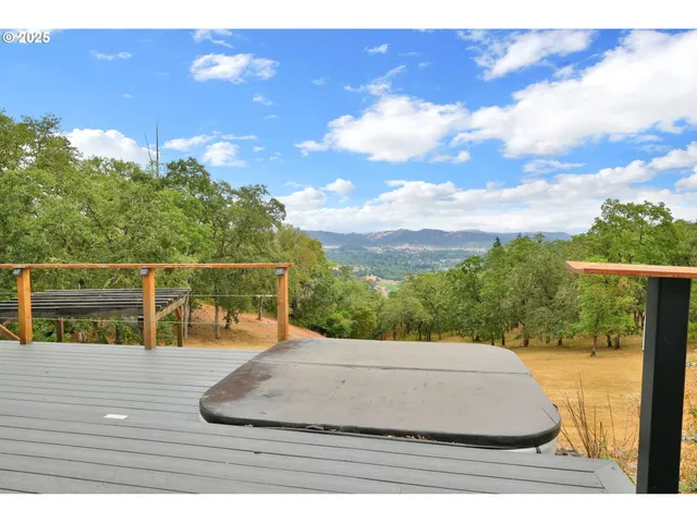 $549,000 | 190 Paradise Point Lane, Roseburg, OR 97471