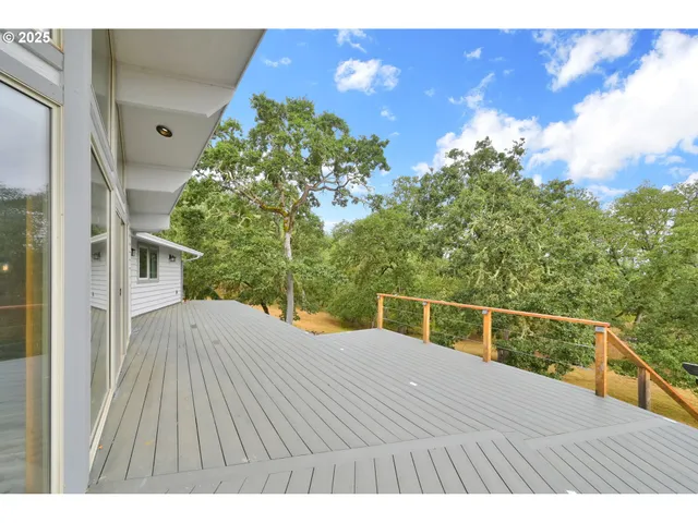 $549,000 | 190 Paradise Point Lane, Roseburg, OR 97471