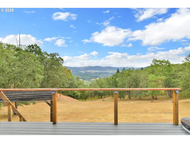 $549,000 | 190 Paradise Point Lane, Roseburg, OR 97471