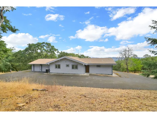 $549,000 | 190 Paradise Point Lane, Roseburg, OR 97471