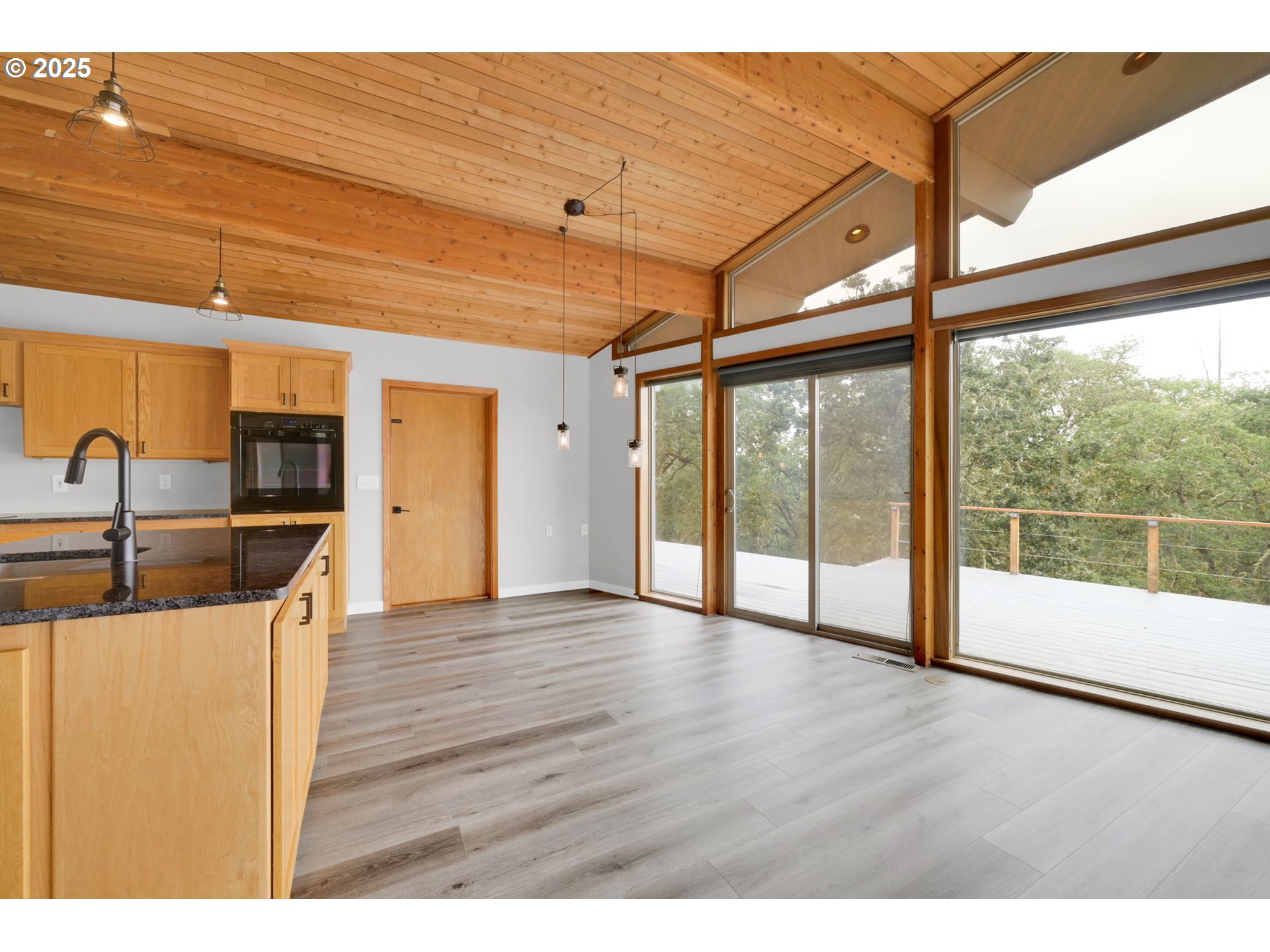 190 Paradise Point Lane Roseburg, OR 97471 - Photo 4 of 40