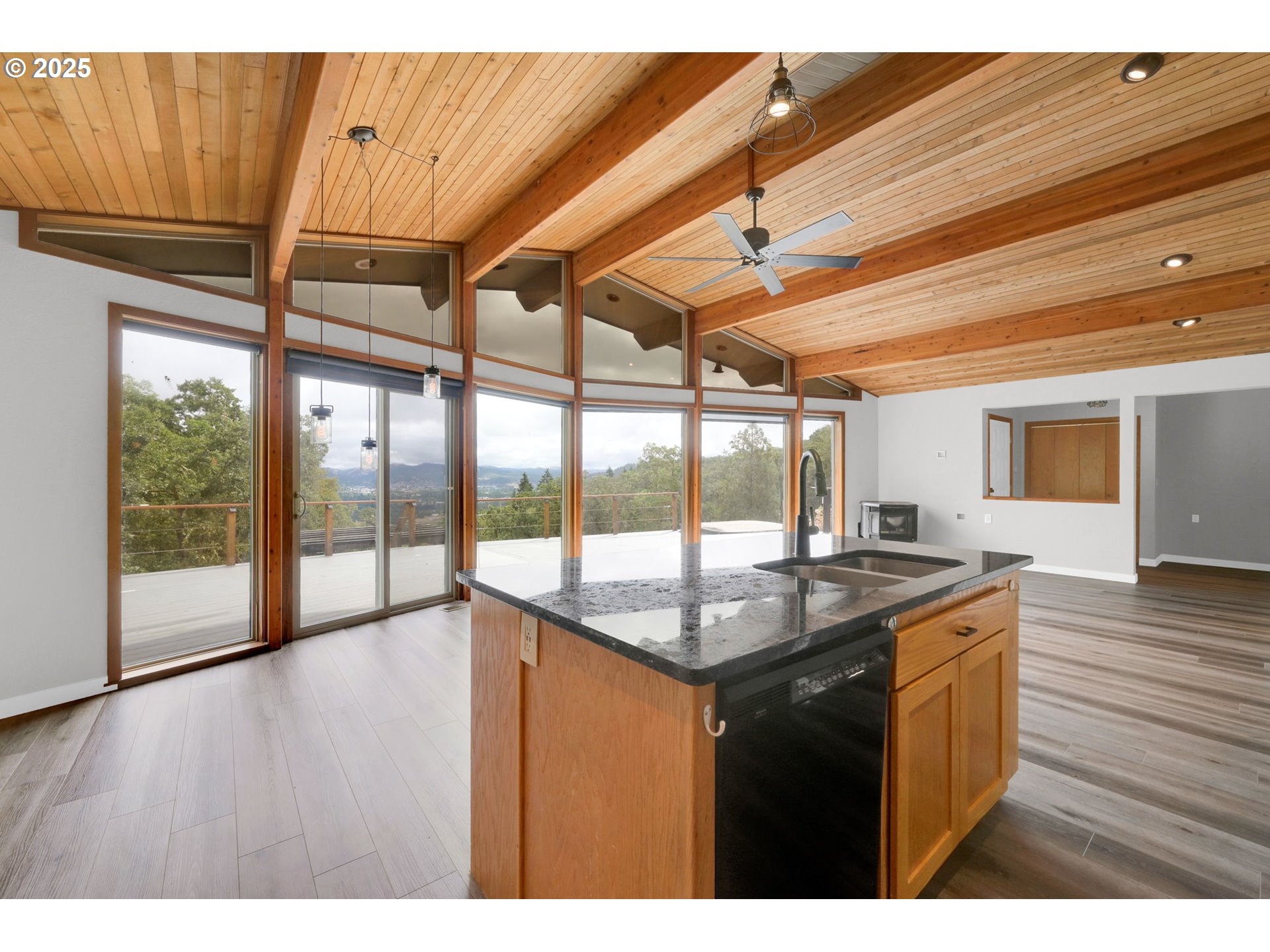 190 Paradise Point Lane Roseburg, OR 97471 - Photo 6 of 40