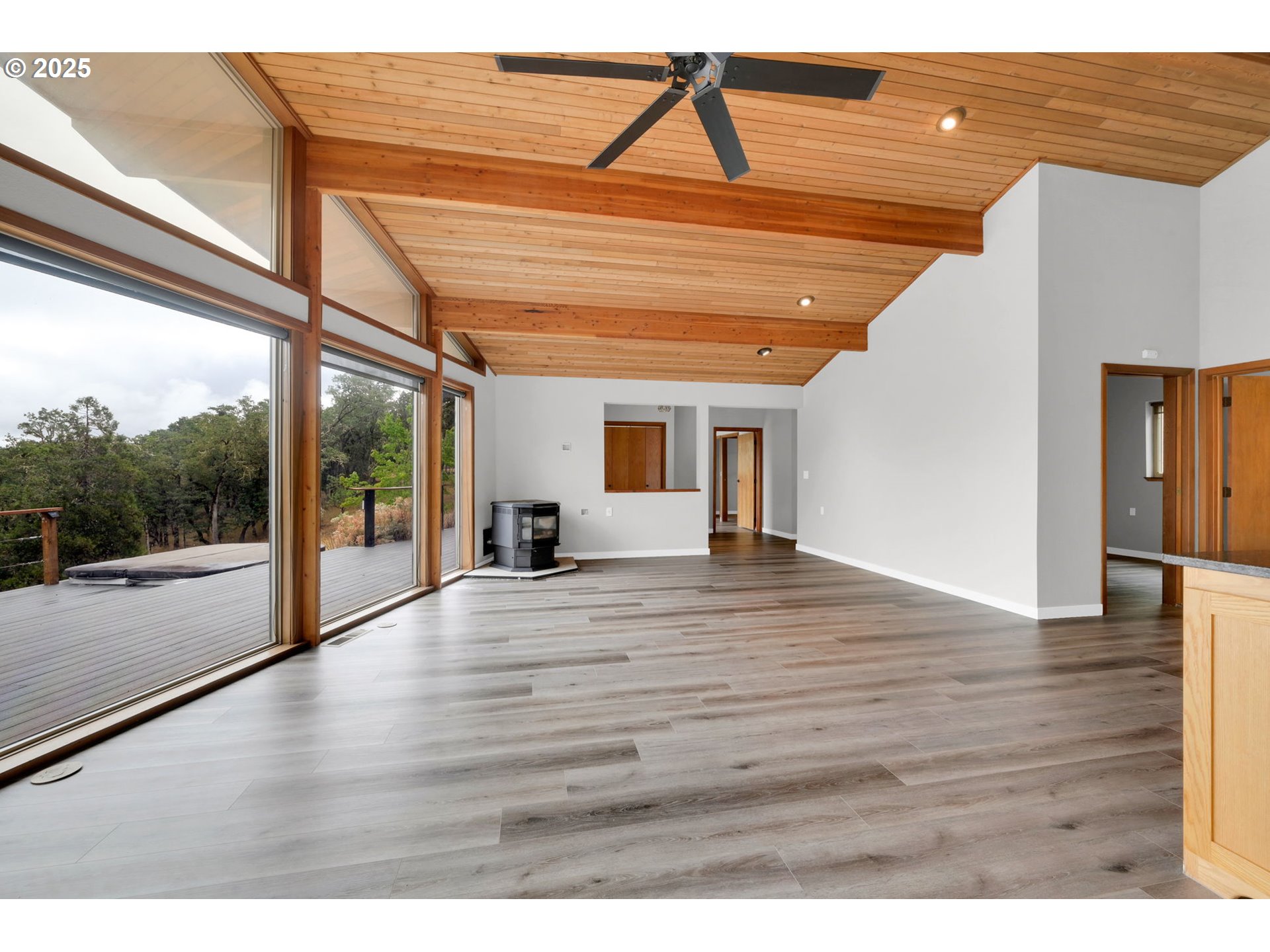 190 Paradise Point Lane Roseburg, OR 97471 - Photo 8 of 40