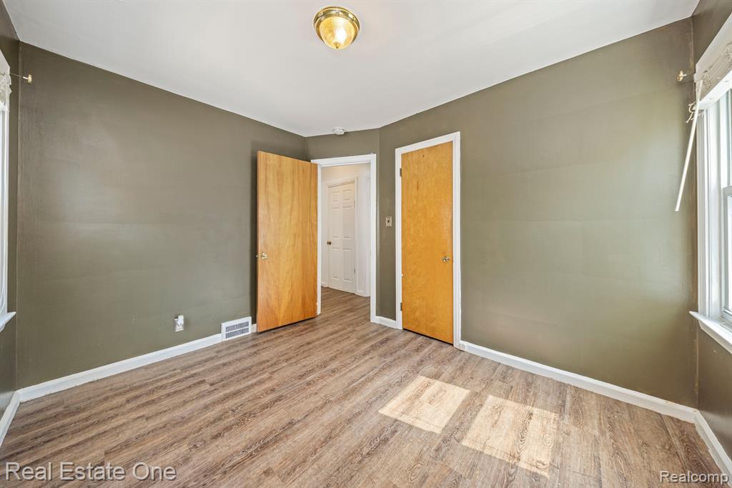 1347 Hampton Road Grosse Pointe Woods, MI 48236 - Photo 16 of 32 Gallery Image 16
