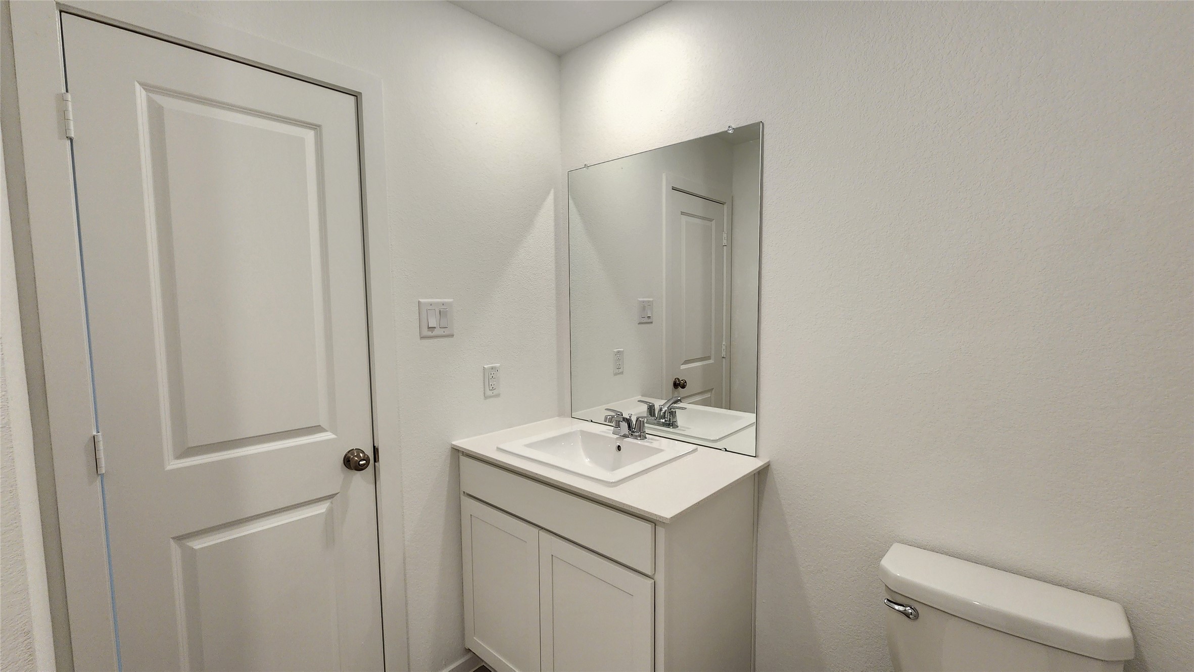 16214 Rustic Prairie Drive Hockley, TX 77447 - Photo 22 of 37 Hallway bathroom