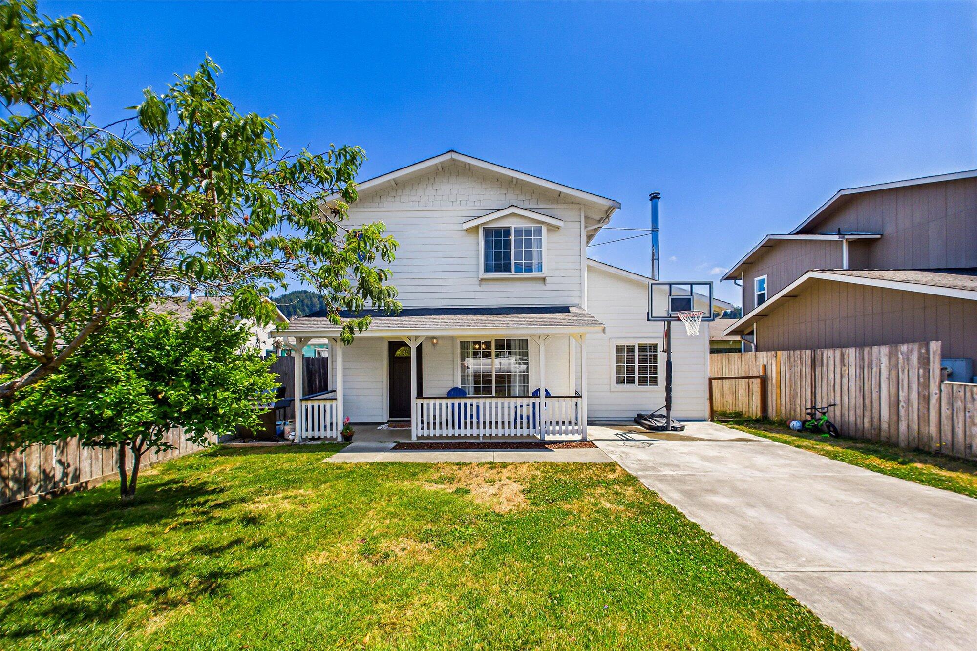 318 First Avenue Rio Dell, CA 95562 - Photo 2 of 39