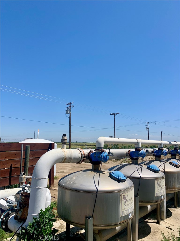 10351 Ave 112 Pixley, CA 93256 - Photo 10 of 14 a roof deck with table and chairs