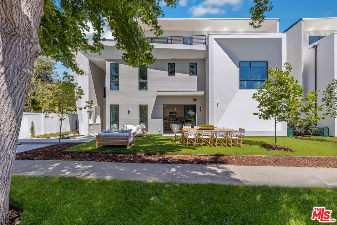 3222 South Barrington Ave