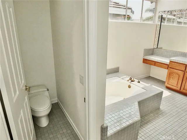 $7,300 | 6225 Napoli Court, Long Beach, CA 90803