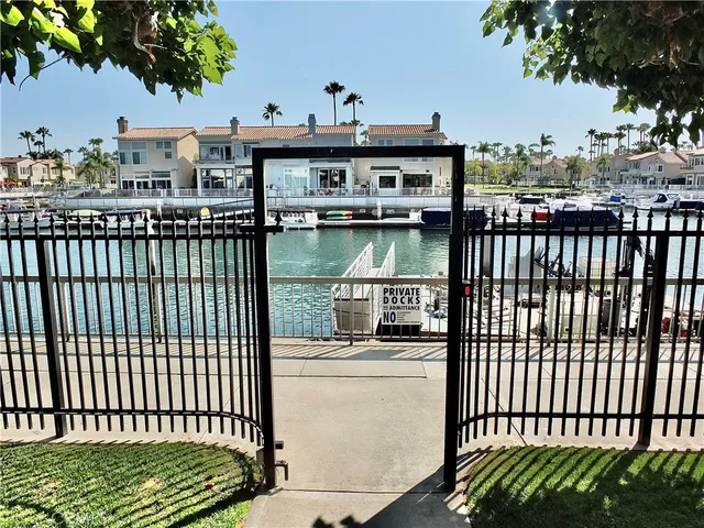 $7,300 | 6225 Napoli Court, Long Beach, CA 90803