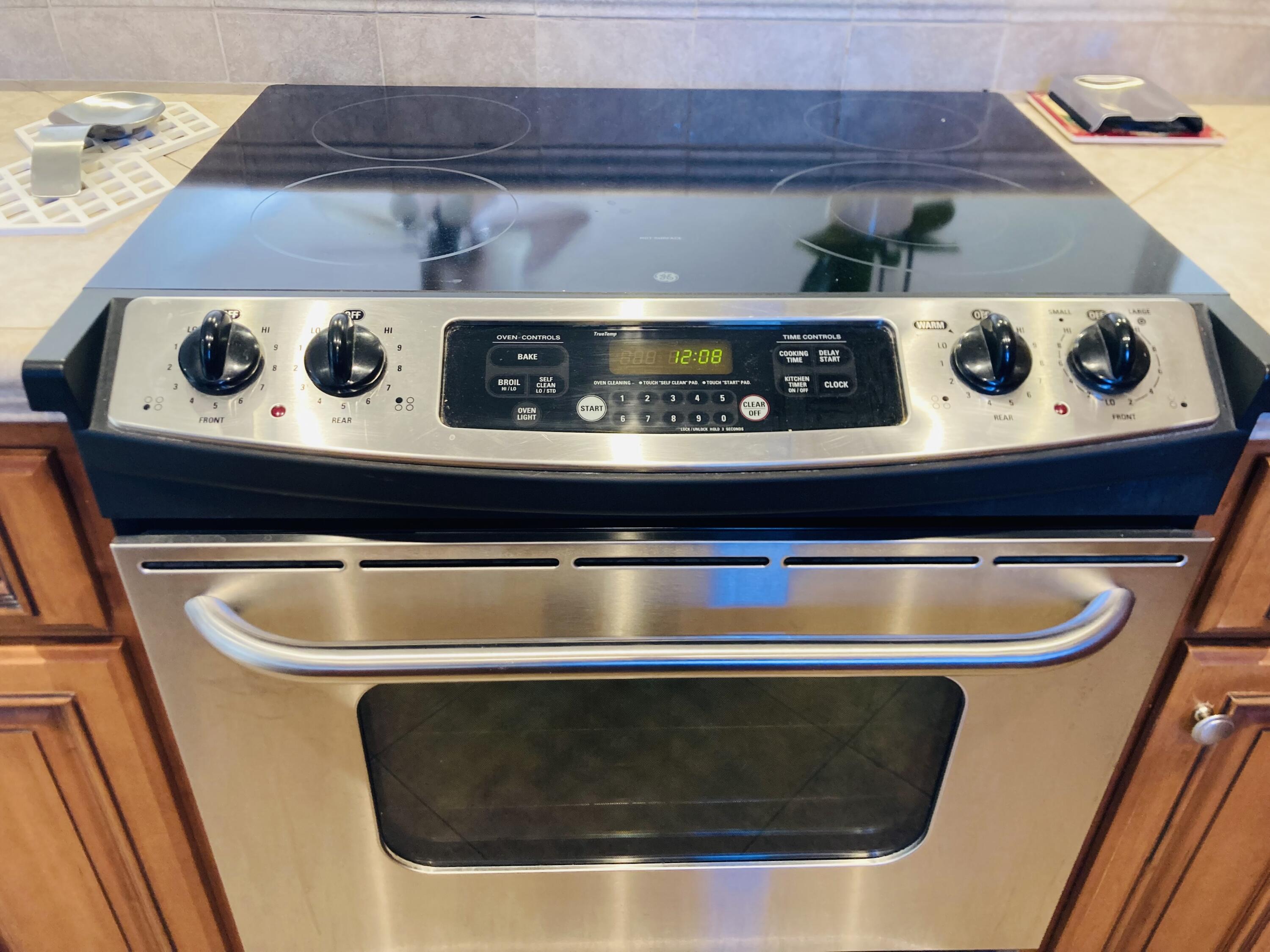 40553 Pebble Beach Circle Palm Desert, CA 92211 - Photo 20 of 22 a closeup stove top oven