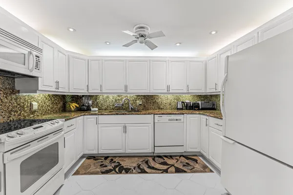 $3,500 | 5420 North Ocean Drive, Unit 2101, Singer Island, FL 33404