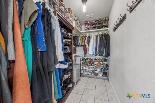295 McKnight Road Seguin, TX 78155 - Photo 14 of 47 Primary Closet