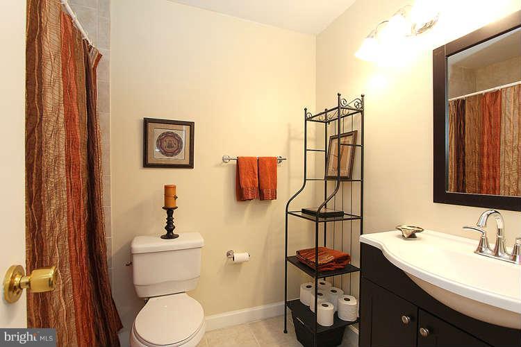 11505 Hearthstone Court Reston, VA 20191 - Photo 22 of 30 Bath