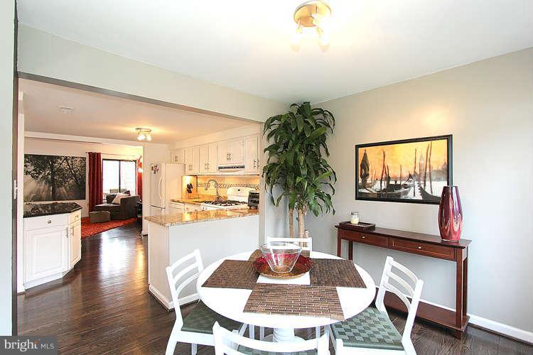 11505 Hearthstone Court Reston, VA 20191 - Photo 5 of 30 Dining Room