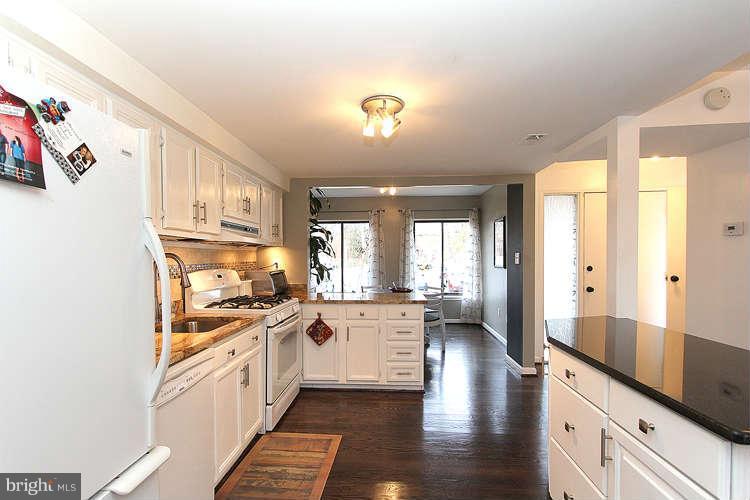 11505 Hearthstone Court Reston, VA 20191 - Photo 8 of 30 Kitchen
