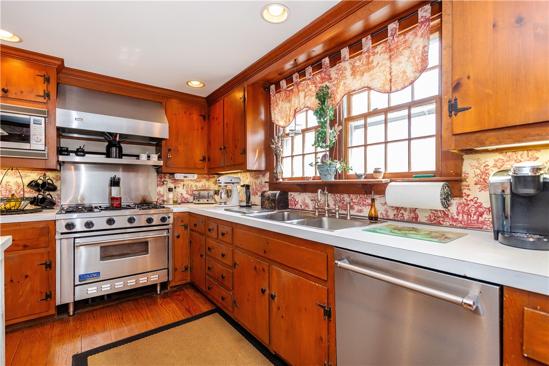 241 Howland Road East Greenwich, RI 02818 - Photo 15 of 50