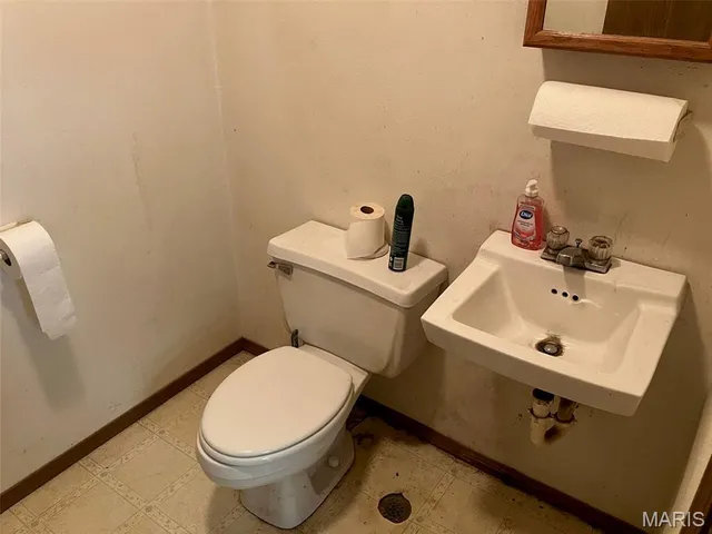 $175,000 | 4810 Airport Road, Albers, IL 62215