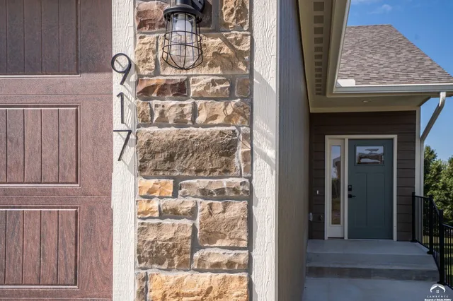 $365,000 | 917 Eagle Ridge Drive, Baldwin City, KS 66006