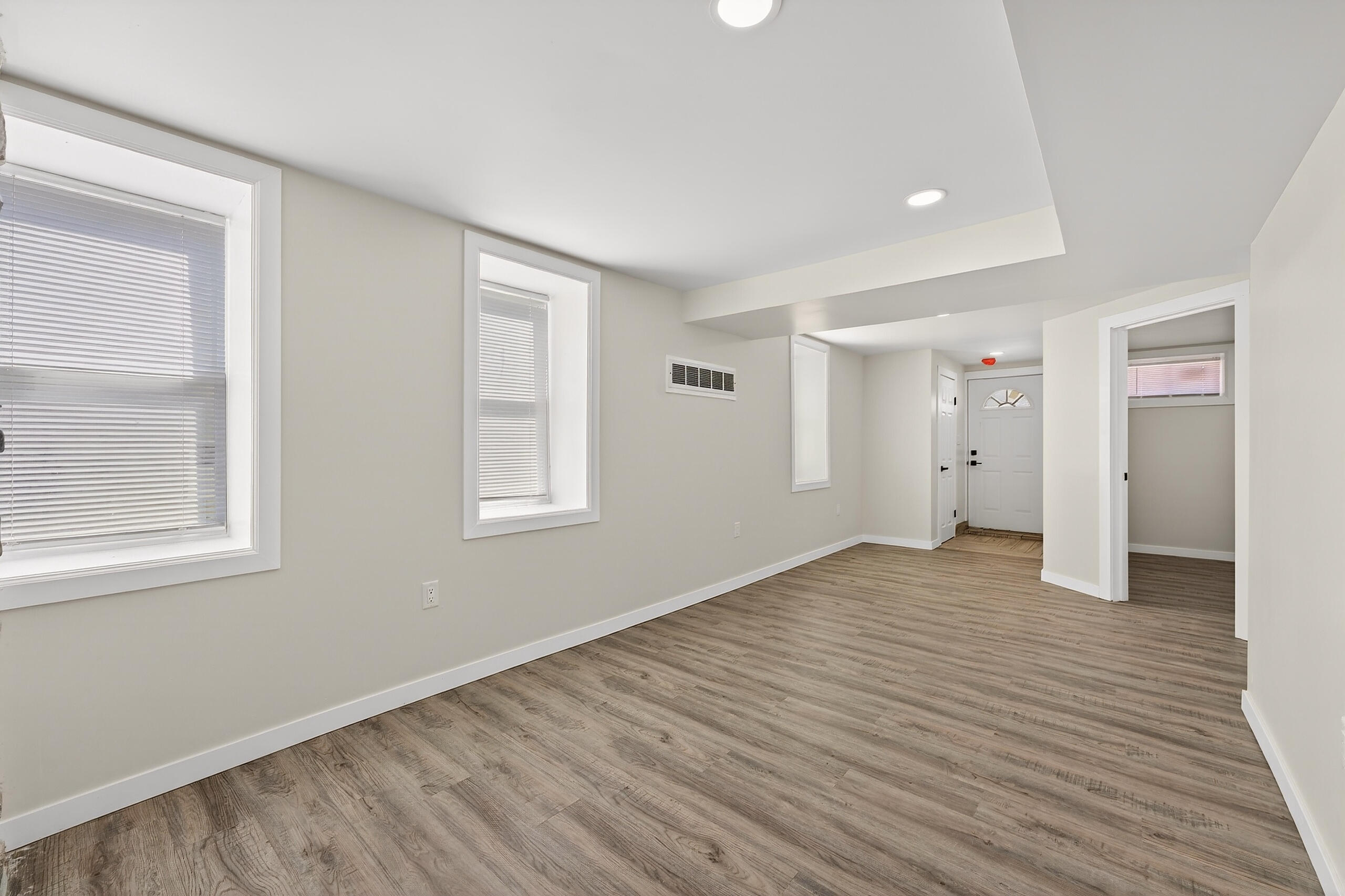 716 West Rogers Street Milwaukee, WI 53204 - Photo 12 of 40 Unit 1- Living Room