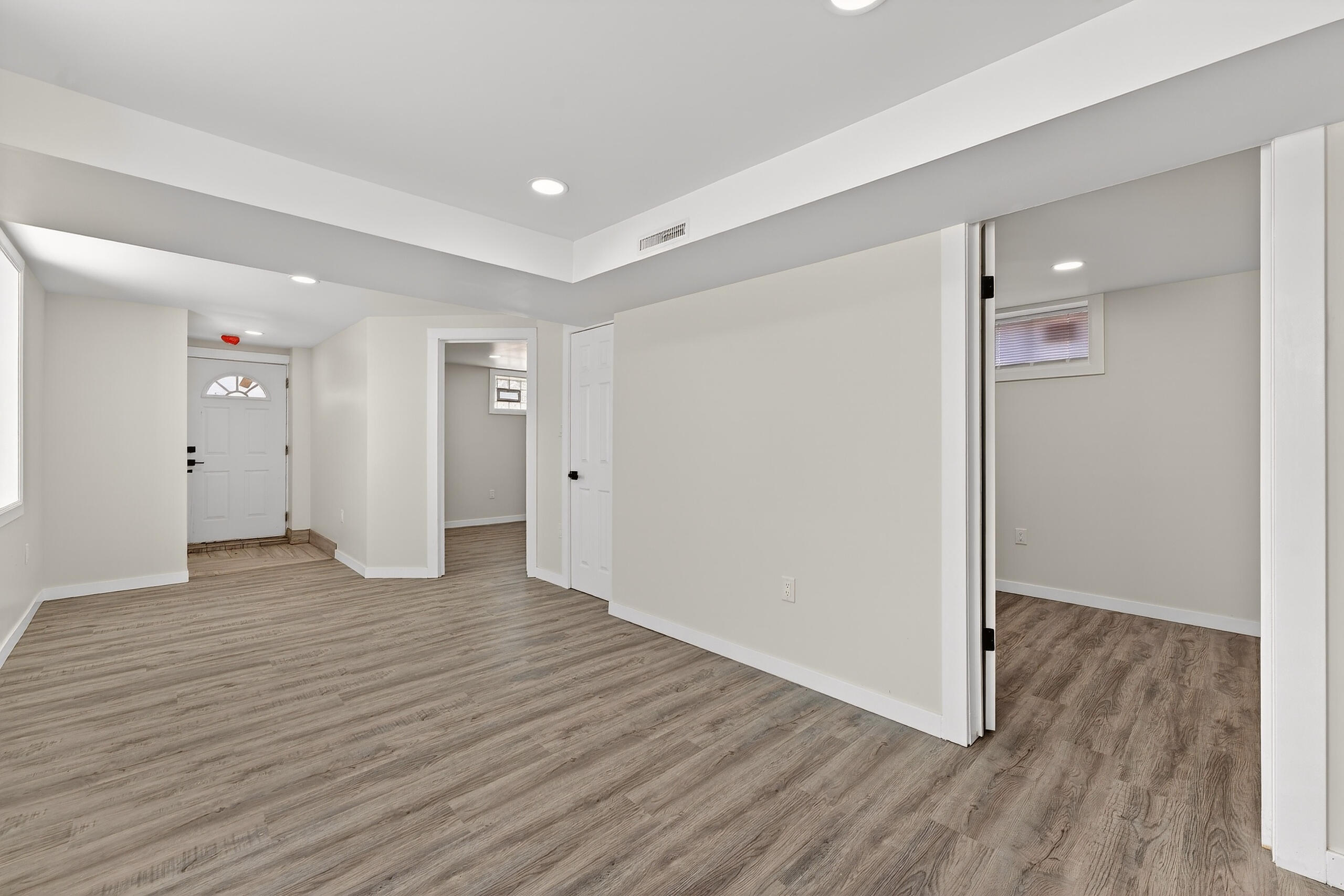 716 West Rogers Street Milwaukee, WI 53204 - Photo 13 of 40 Unit 1- Living Room011_DH100171