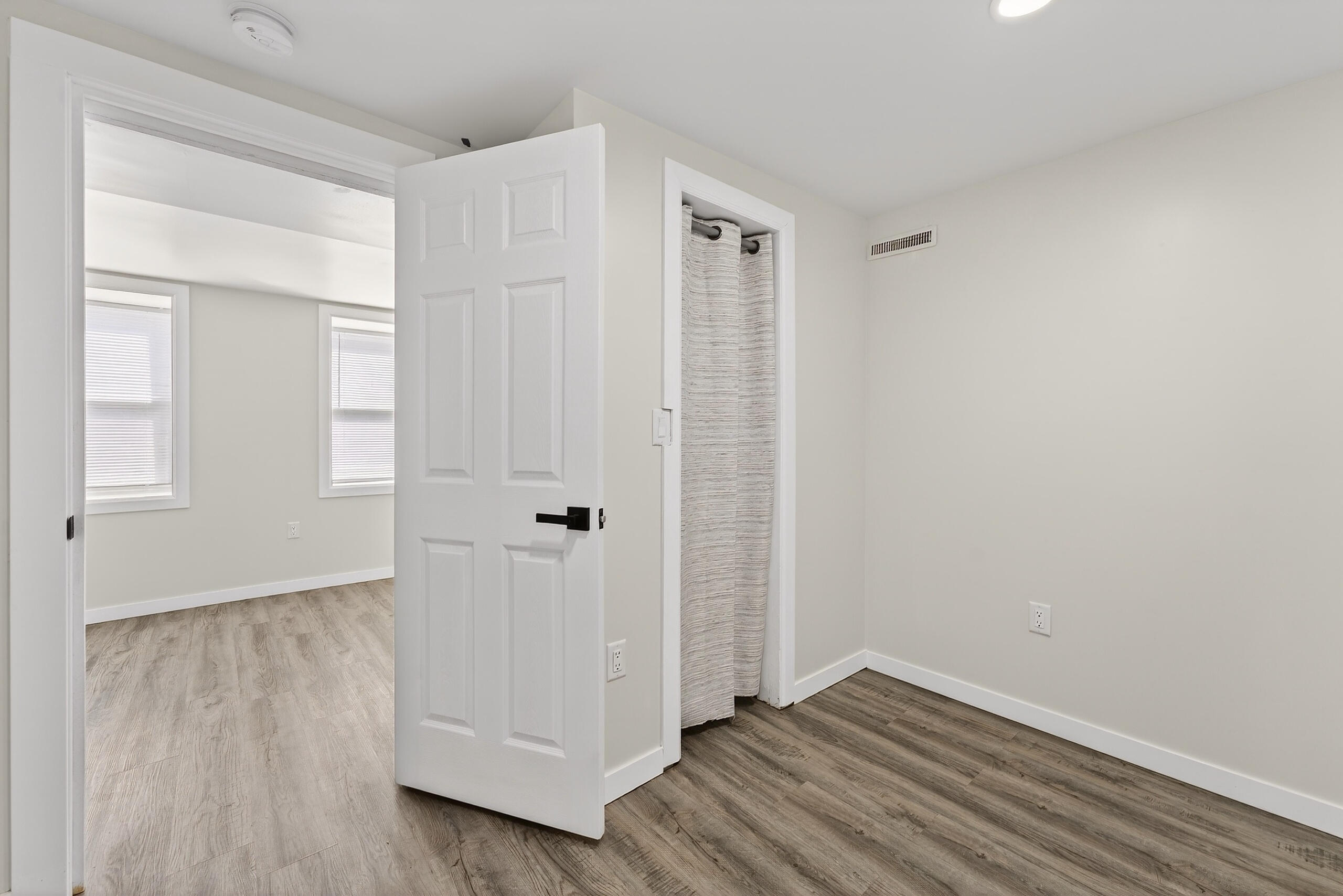 716 West Rogers Street Milwaukee, WI 53204 - Photo 17 of 40 Unit 1- Bedroom