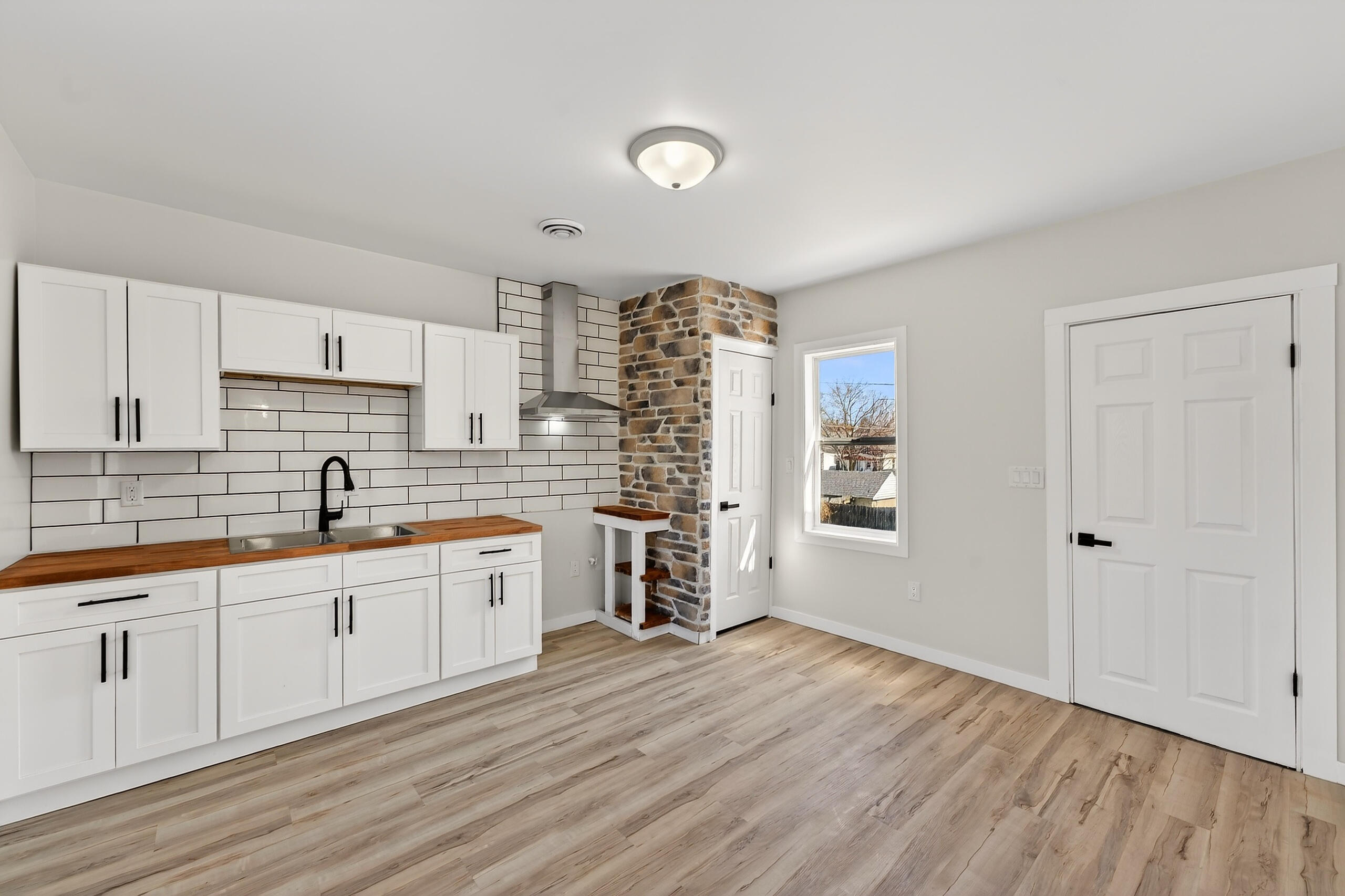 716 West Rogers Street Milwaukee, WI 53204 - Photo 20 of 40 Unit 2- Kitchen