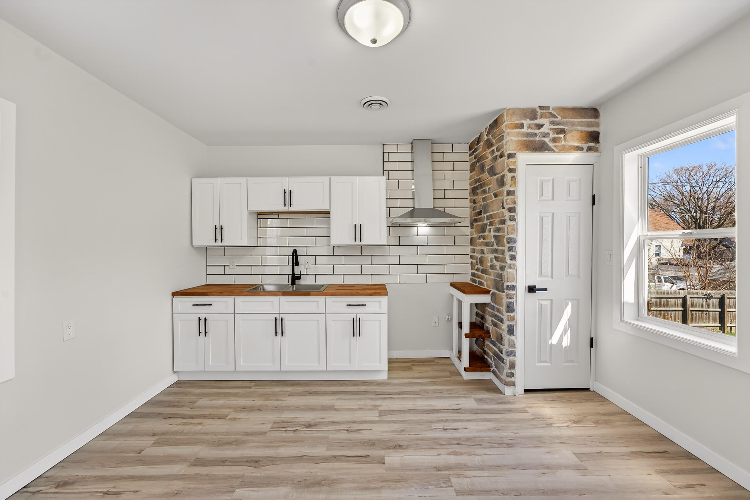 716 West Rogers Street Milwaukee, WI 53204 - Photo 21 of 40 Unit 2- Kitchen