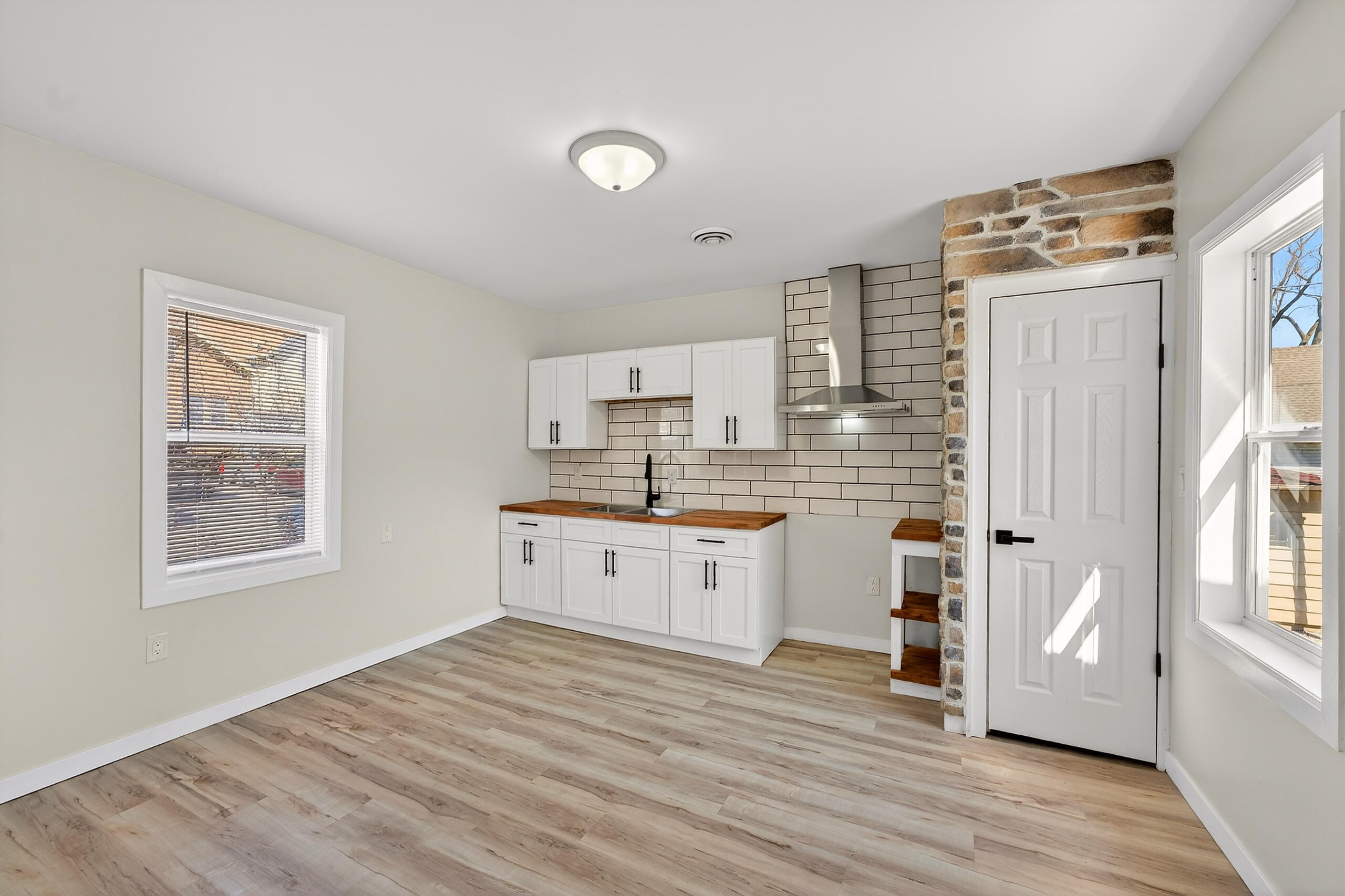 716 West Rogers Street Milwaukee, WI 53204 - Photo 22 of 40 Unit 2- Kitchen