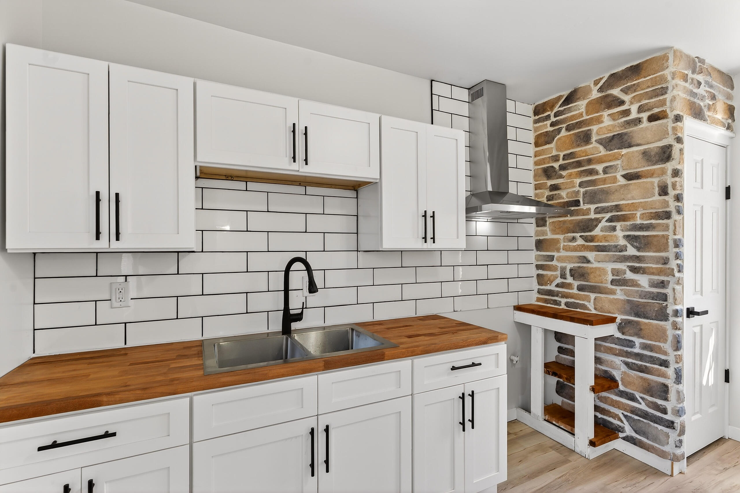 716 West Rogers Street Milwaukee, WI 53204 - Photo 23 of 40 Unit 2- Kitchen