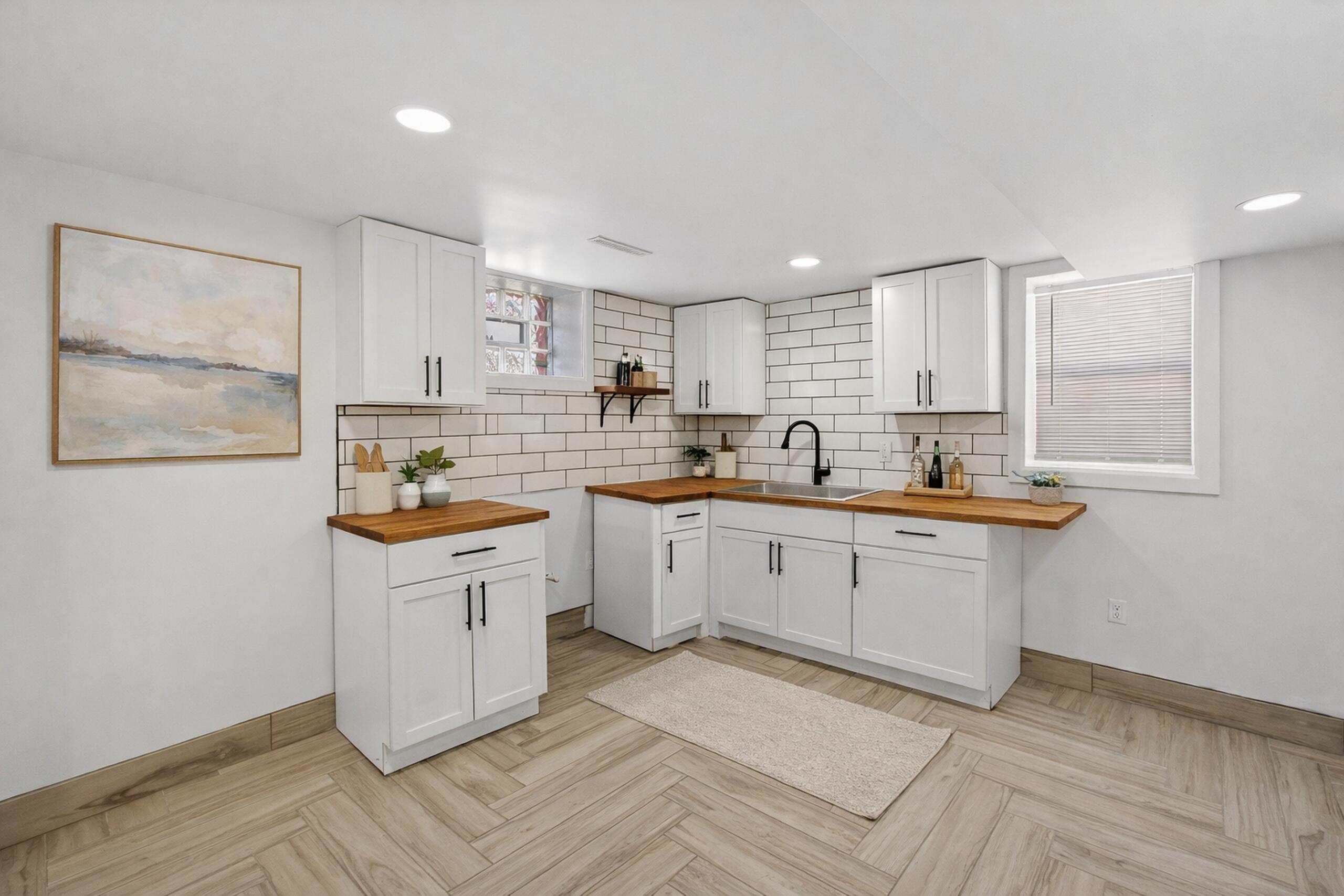 716 West Rogers Street Milwaukee, WI 53204 - Photo 3 of 40 Virtually Staged