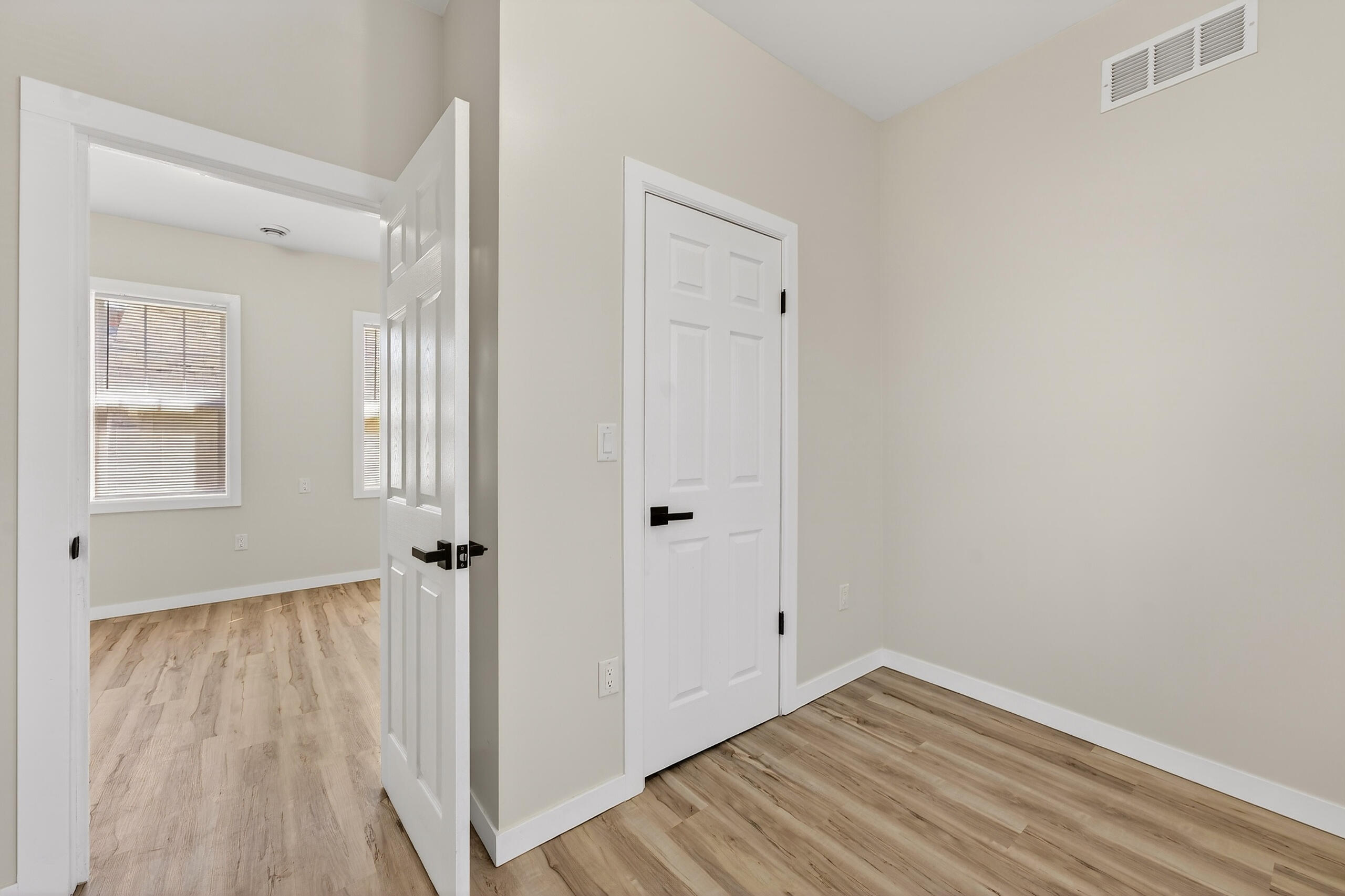 716 West Rogers Street Milwaukee, WI 53204 - Photo 32 of 40 Unit 2- Bedroom