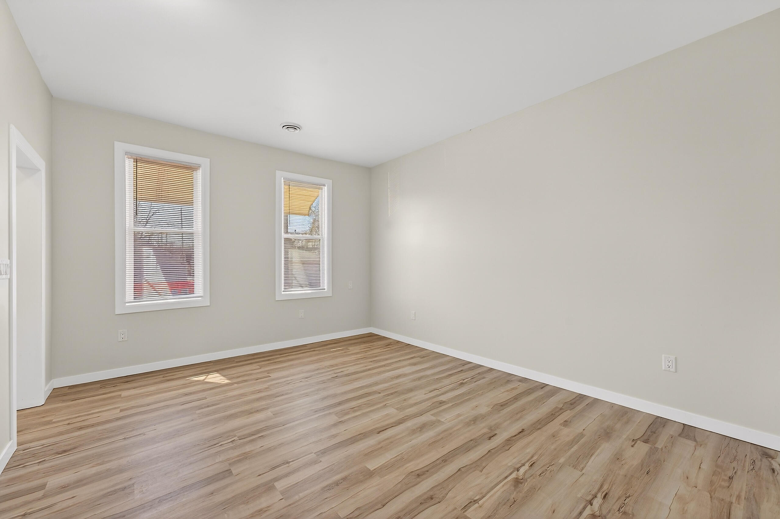 716 West Rogers Street Milwaukee, WI 53204 - Photo 33 of 40 Unit 2- Bedroom