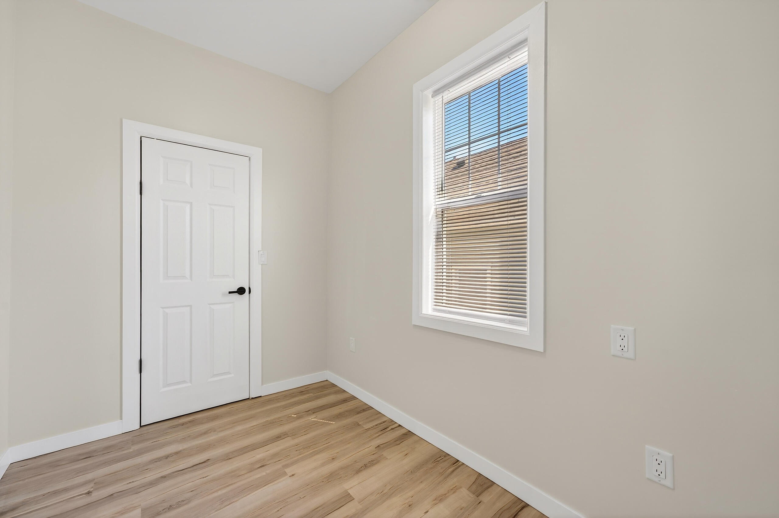 716 West Rogers Street Milwaukee, WI 53204 - Photo 35 of 40 Unit 2- Bedroom