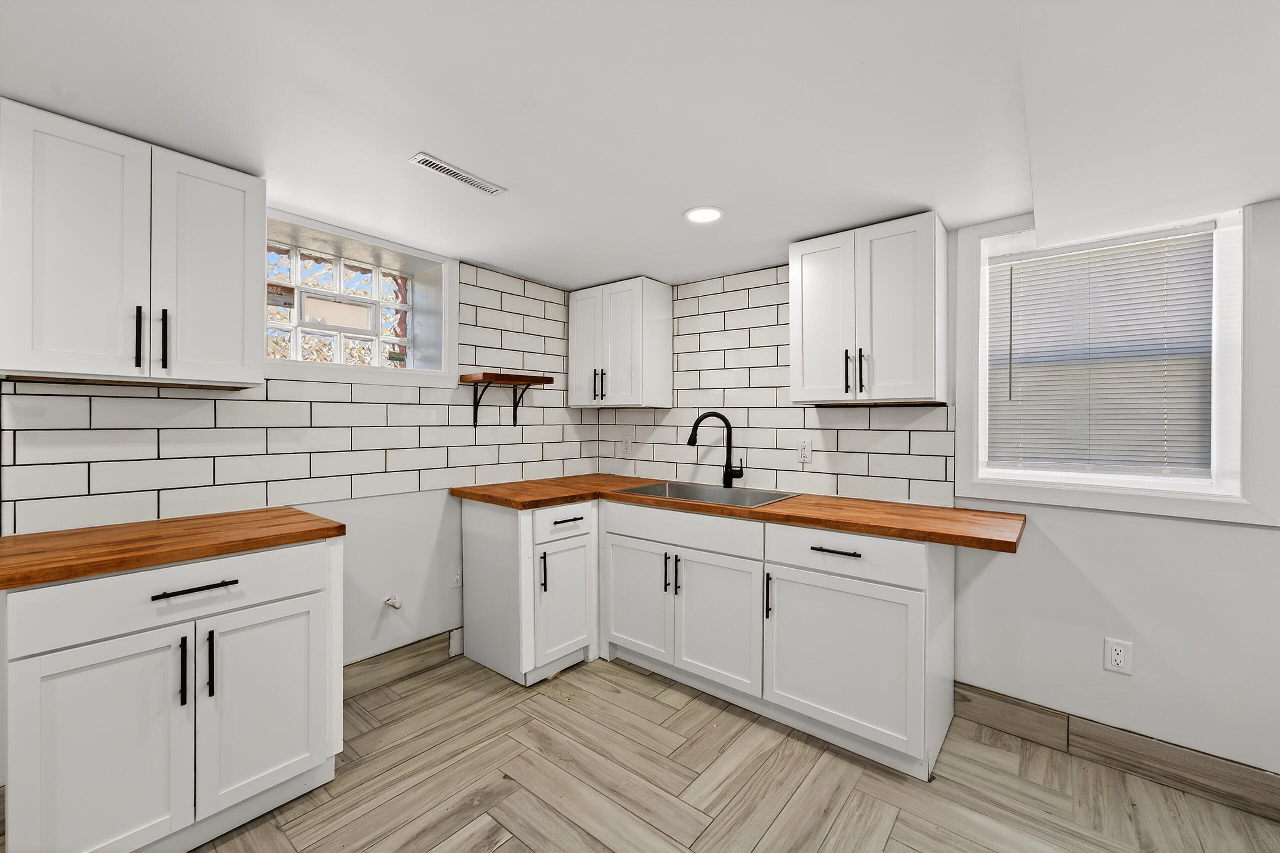 716 West Rogers Street Milwaukee, WI 53204 - Photo 4 of 40 Unit 1- Kitchen