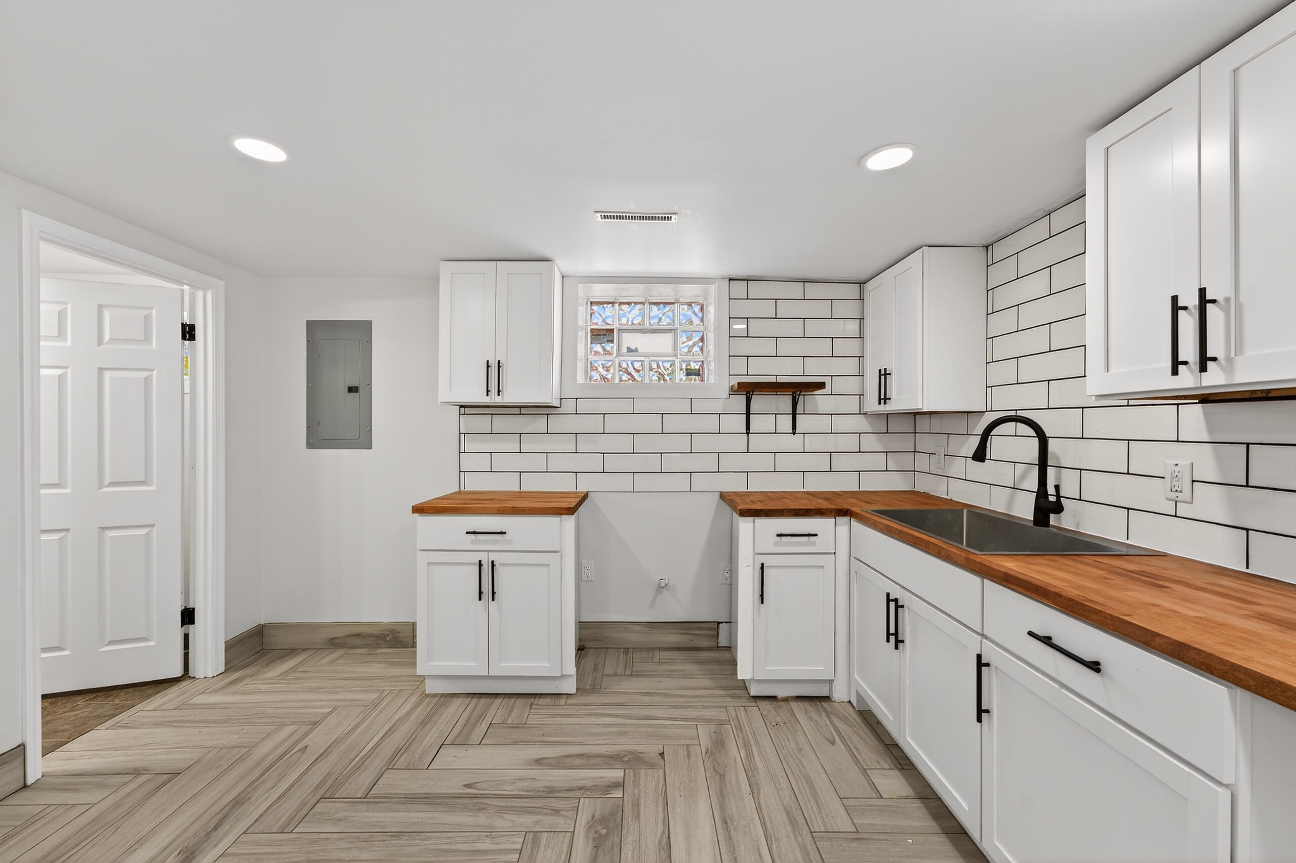 716 West Rogers Street Milwaukee, WI 53204 - Photo 5 of 40 Unit 1- Kitchen