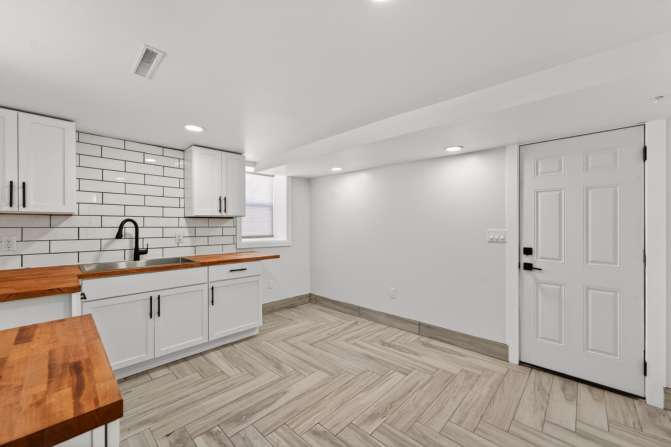 716 West Rogers Street Milwaukee, WI 53204 - Photo 7 of 40 Unit 1- Kitchen