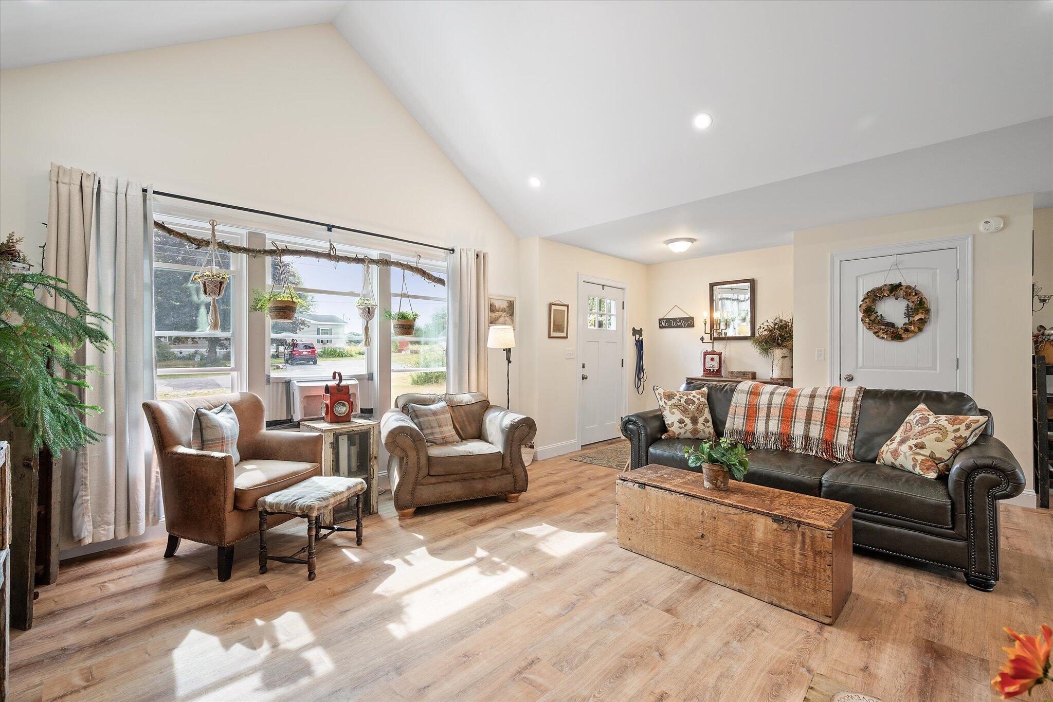 89 Union Street Orono, ME 04473 - Photo 4 of 49 04-Living Room