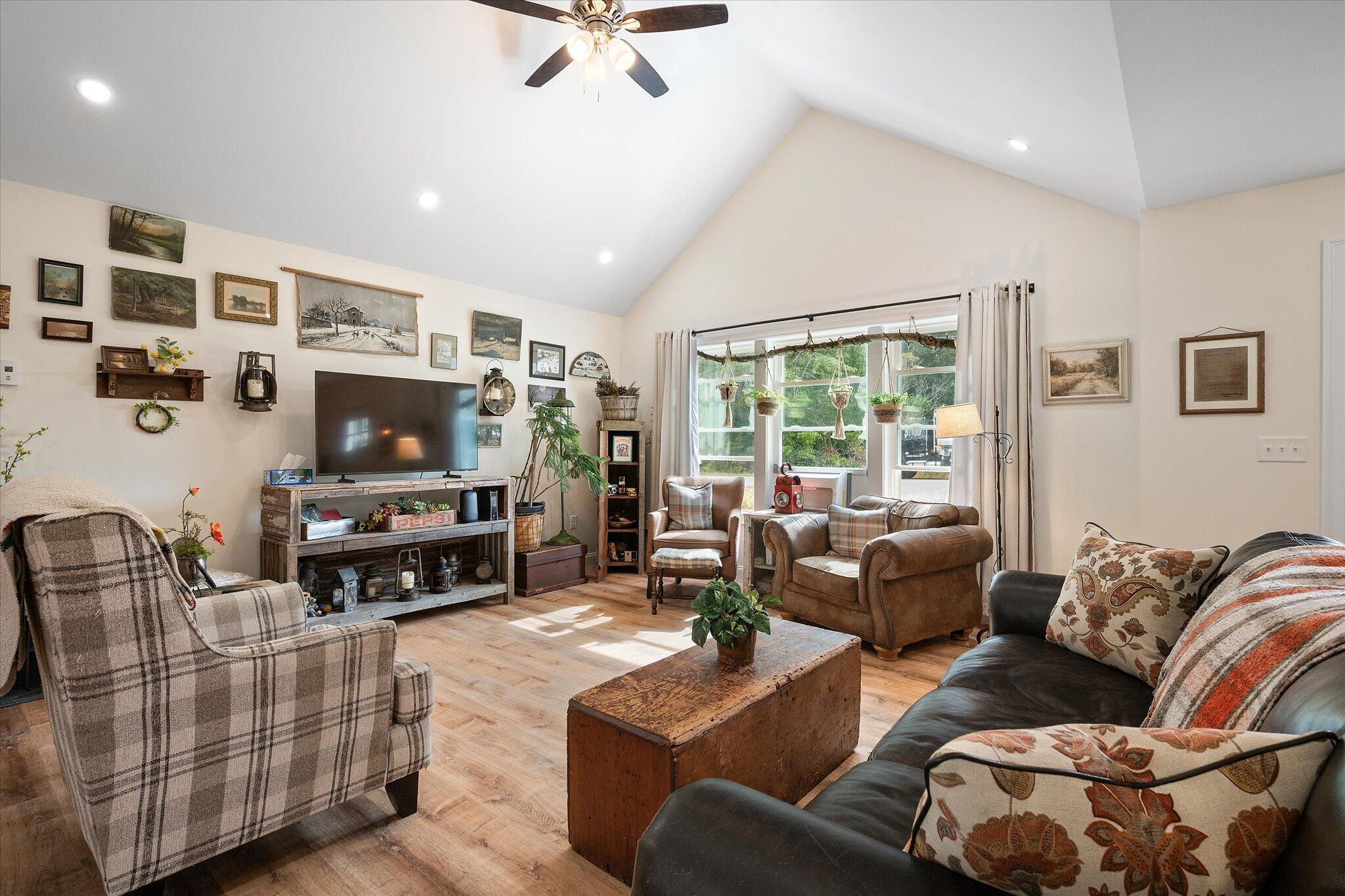 89 Union Street Orono, ME 04473 - Photo 6 of 49 06-Living Room