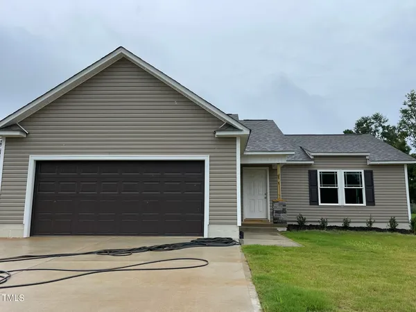 $304,900 | 83 Oakfield Trce Drive, Four Oaks, NC 27524