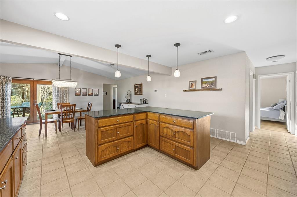 919 Mockingbird Drive Grapevine, TX 76051 - Photo 22 of 40