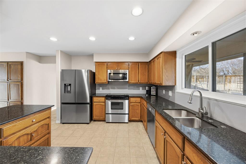 919 Mockingbird Drive Grapevine, TX 76051 - Photo 23 of 40